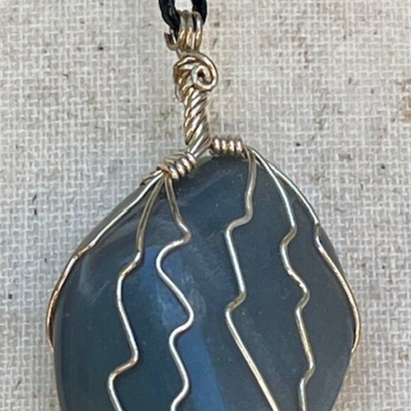 Grey Chalcedony Agate Wire Wrapped Pendant Silver Tone Black Cord Necklace 24" - Picture 5 of 10